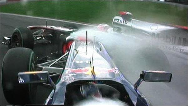 _48910403_vettel-button-crash640.jpg