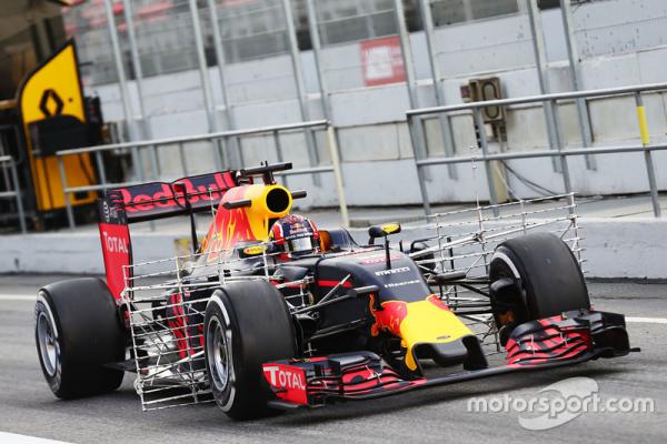 f1-barcelona-february-testing-2016-daniil-kvyat-red-bull-racing-rb12-running-sensor-equipm.jpg