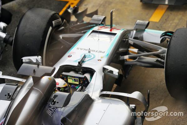 f1-barcelona-march-testing-2016-lewis-hamilton-mercedes-amg-f1-w07-hybrid-in-the-pits.jpg