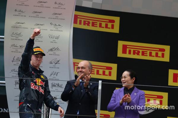 f1-chinese-gp-2016-podium-third-place-daniil-kvyat-red-bull-racing.jpg
