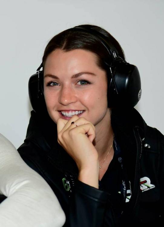 Наташа с кольцом.jpg