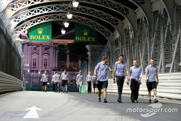 f1-singapore-gp-2016-esteban-ocon-manor-racing (1).jpg