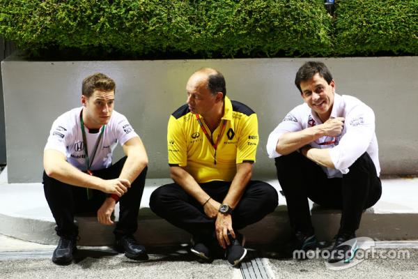 f1-singapore-gp-2016-l-to-r-stoffel-vandoorne-mclaren-test-and-reserve-driver-with-frederi.jpg