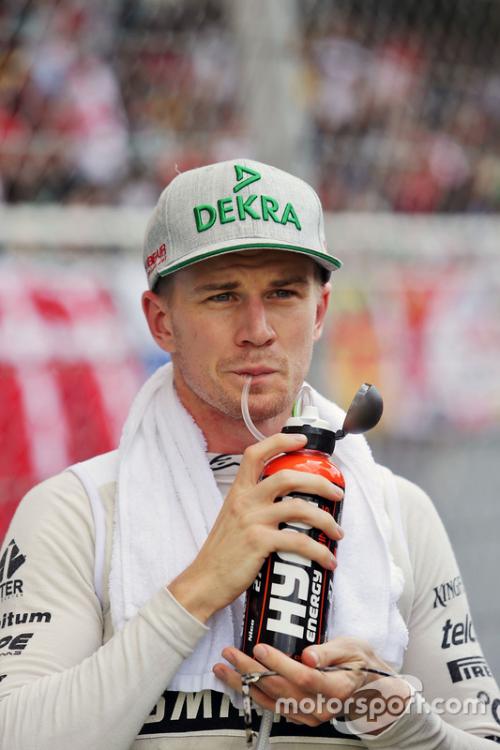 f1-malaysian-gp-2016-nico-hulkenberg-sahara-force-india-f1-on-the-drivers-parade.jpg