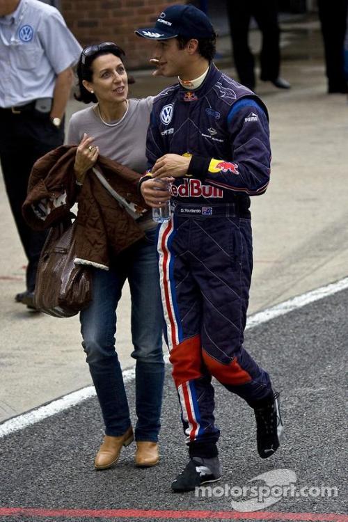 bf3-brands-hatch-2009-daniel-ricciardo-race-winner-with-his-mother.jpg
