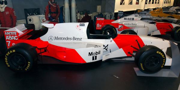 1280px-McLaren_MP4-10B_right_Donington_Grand_Prix_Collection.jpg
