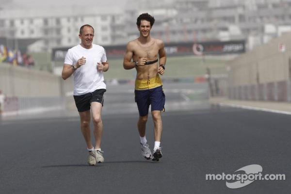 gp2-asia-dubai-ii-2008-bruno-senna-and-chris-goodwin-run-the-circuit.jpg