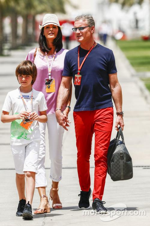 f1-bahrain-gp-2017-david-coulthard-commentator-channel-4-f1-with-his-family.jpg