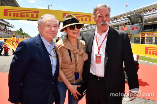 f1-spanish-gp-2017-jean-todt-fia-president-and-wife-michelle-yeoh-chase-carey-chief-execut.thumb.jpg.c89d6735b2e7017ebd03a04684519185.jpg