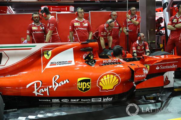 f1-singapore-gp-2017-ferrari-mechanics-and-ferrari-sf70h.thumb.jpg.b00f0fd96c53c1dd7beb3824b286b7fe.jpg