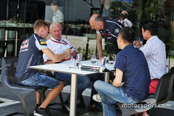 f1-malaysian-gp-2016-l-to-r-daniil-kvyat-scuderia-toro-rosso-with-dr-helmut-marko-red-bull.jpg