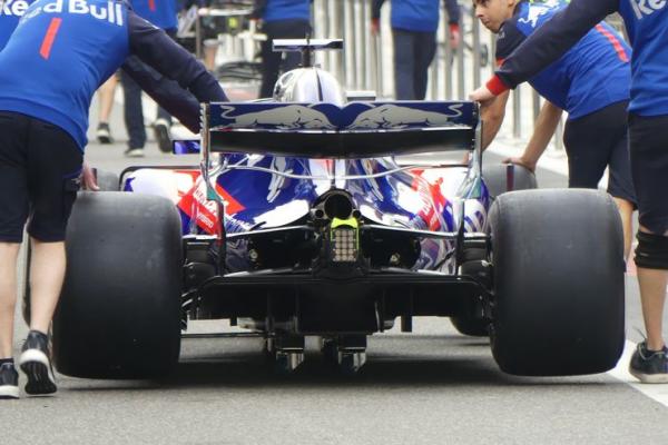 Toro-Rosso-Formel-1-GP-China-Shanghai-12-April-2018-fotoshowBig-5819f4be-1157973.thumb.jpg.c66360bf947f4090b79998fe6d4830e6.jpg