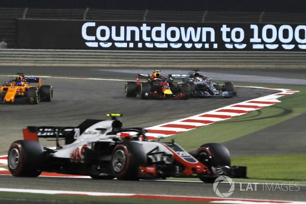 f1-bahrain-gp-2018-max-verstappen-red-bull-racing-rb14-and-lewis-hamilton-mercedes-amg-f1.jpg