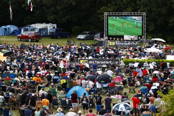 f1-british-gp-2018-fans-gather-around-a-screen-for-the-england-v-sweden-world-cup-game.thumb.jpg.cb90ca21af9a1d7609ee2f97a6301170.jpg