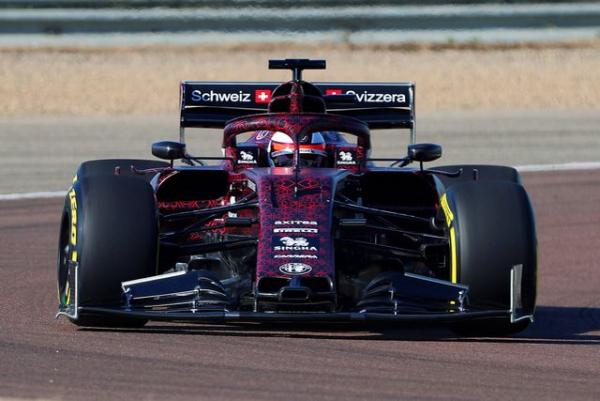 Kimi-Raeikkoenen-Alfa-Romeo-Sauber-C38-Shakedown-Fiorano-2019-bigMobile2x-6479bdf0-1424490.jpg