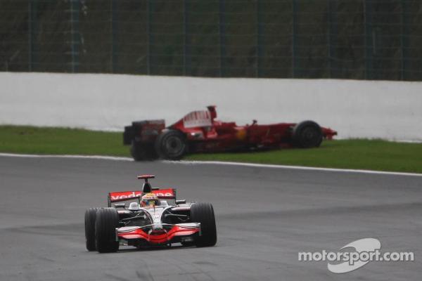 f1-belgian-gp-2008-kimi-raikkonen-scuderia-ferrari-f2008-crashed-lewis-hamilton-mclaren-me.jpg