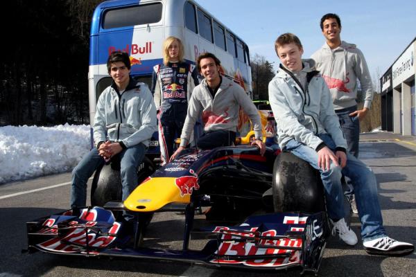 red-bull-junior-team-2010.jpg