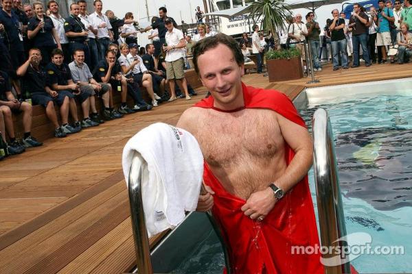 f1-monaco-gp-2006-sporting-director-christian-horner-in-a-superman-cape-gets-out-of-the-po.thumb.jpg.f17857573238606c8619d7dc2cde370a.jpg